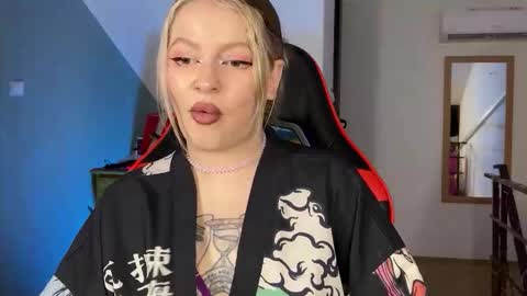 Mia online show from September 20, 3:59 pm