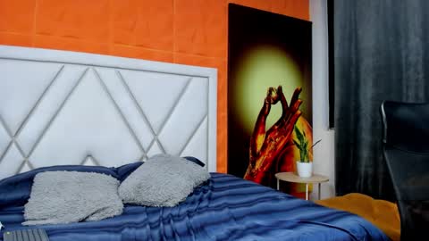 MIA KLEIM online show from December 20, 12:28 am