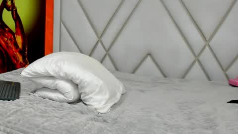 mia_kleim1 online show from April 18, 2:46 am