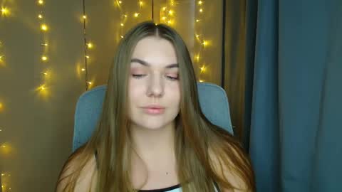 mia_lemm online show from October 14, 9:23 am