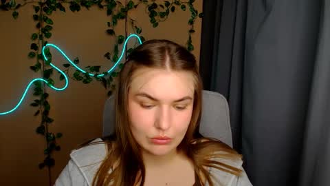 mia_lemm online show from April 10, 7:13 am