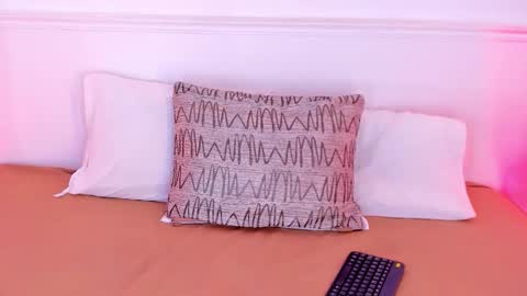 mia_lombana online show from October 31, 9:15 pm