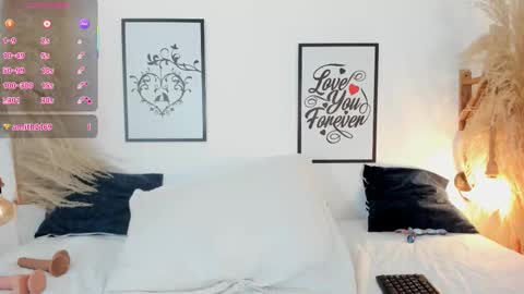 Mia online show from October 24, 3:46 pm