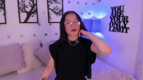 Mia online show from July 29, 11:05 pm