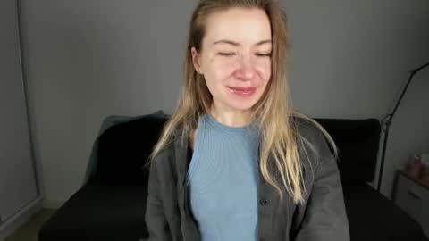 Mia online show from December 23, 7:36 am