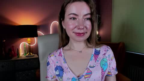 Mia online show from October 25, 7:30 am