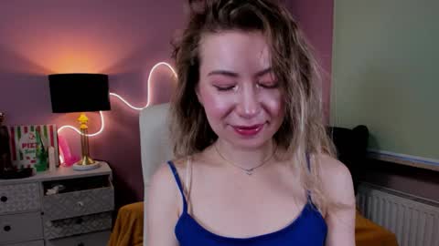 Mia online show from November 21, 7:50 am