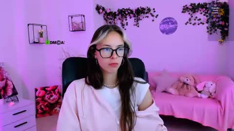 mia_mooon_ online show from July 20, 10:39 am