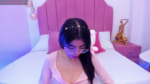 Mia online show from June 10, 12:26 pm