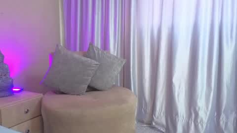 Mia online show from June 7, 12:21 pm