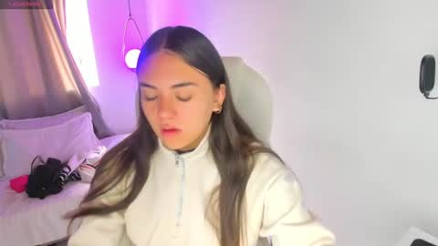 Mia Nevaeh - follow me online show from August 2, 9:16 pm