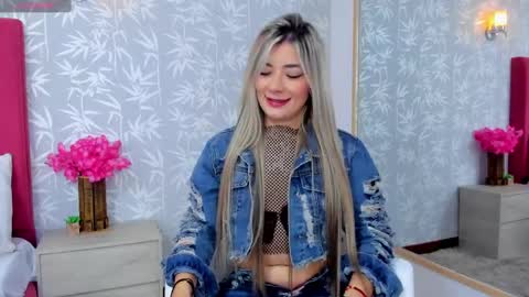 Mia online show from March 27, 11:55 am