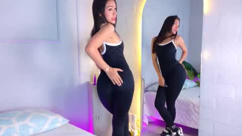 Snapshot of mia_oconner chatting on September 18, 8:35 pm mia_oconner online show from September 18, 8:35 pm