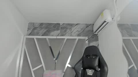mia_petiteht online show from June 12, 2:54 am