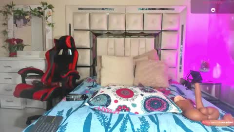 mia online show from October 18, 11:53 pm