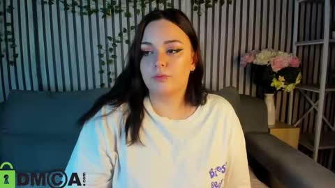 Mia online show from October 27, 1:27 am