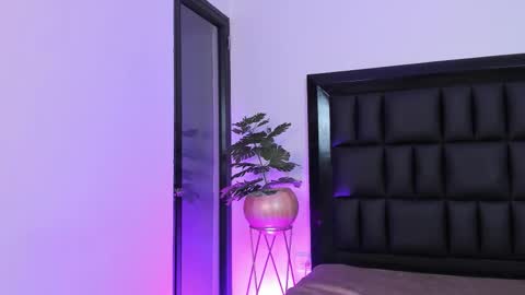 mia online show from March 20, 6:18 am