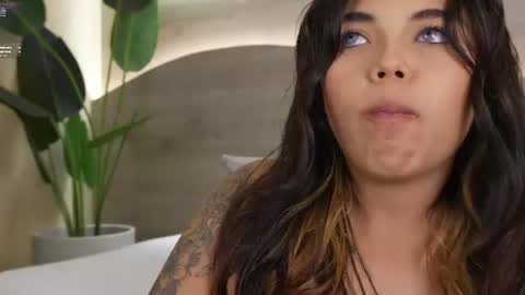 mia_rosalie online show from June 18, 9:14 am