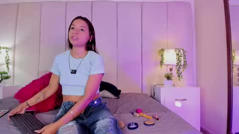 mia rousse25 online show from September 18, 2:21 pm