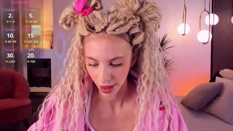 Mia online show from October 13, 7:43 am