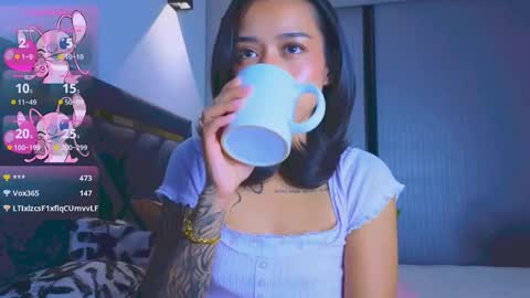 Mia online show from October 16, 3:00 pm