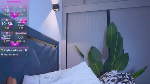 Mia online show from November 7, 6:21 pm