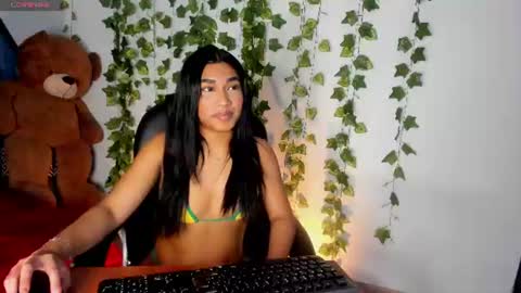 Mia online show from June 18, 9:42 pm