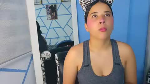 mia_thompson_0 online show from June 19, 2:12 pm