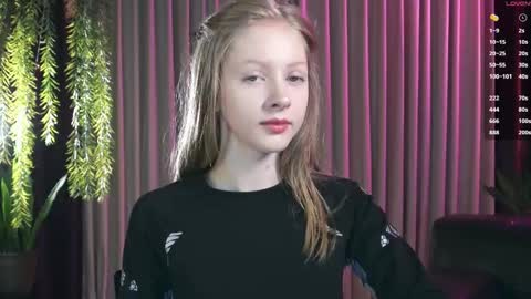 Mia online show from November 29, 7:43 pm