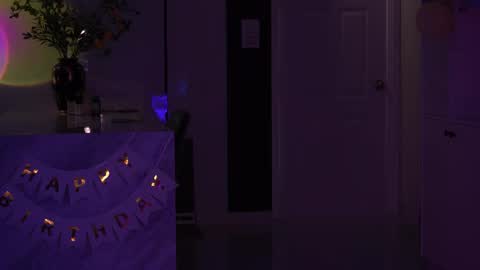 VixenMia online show from March 17, 5:45 am