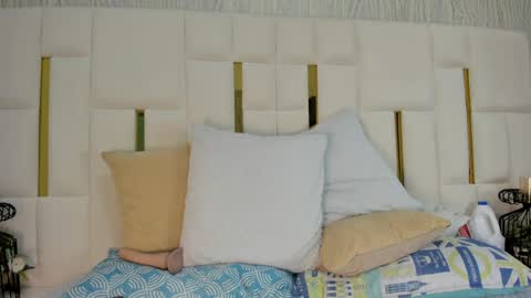 mia_vy online show from April 8, 2:58 am