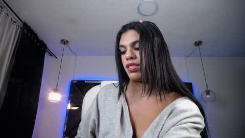 Mia online show from February 3, 9:41 am