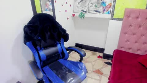       online show from April 8, 6:33 pm