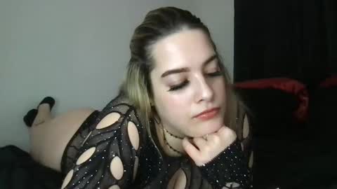 Mia Moji online show from February 17, 2:05 pm