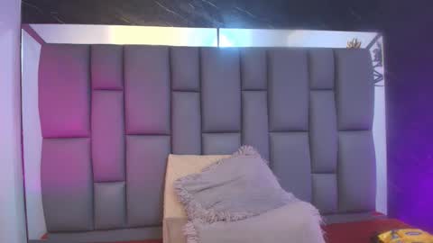 Mia online show from February 21, 12:08 pm