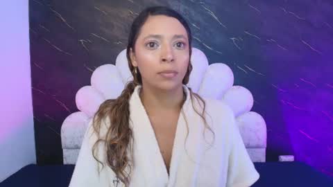Mia online show from June 11, 12:03 pm
