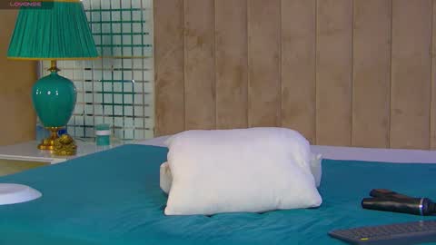 Mia online show from January 6, 5:28 pm