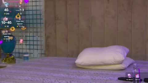 Mia online show from November 9, 3:48 pm