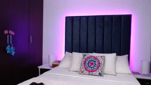 miaandnaty1 online show from December 31, 2:19 am