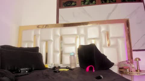 Mia  online show from January 18, 3:48 am