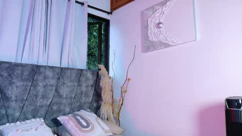 miablumm_ online show from December 20, 11:28 am