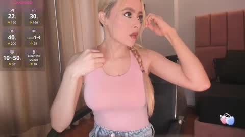 MiaCarper online show from April 18, 9:15 pm