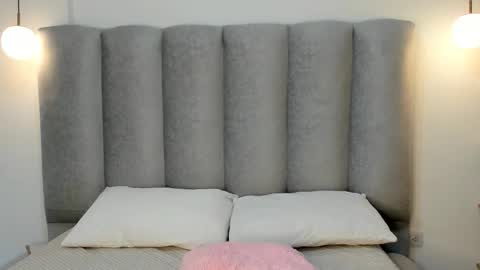 miacleark online show from December 14, 9:21 pm