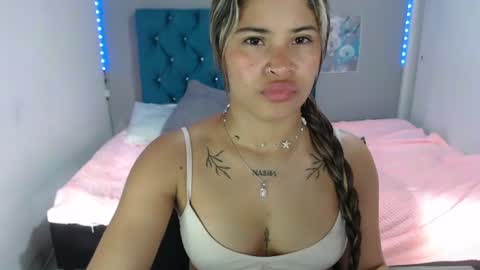 miacumgirl online show from June 12, 12:15 pm