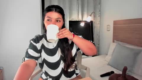 IG Yojanagomez  online show from March 7, 12:37 am