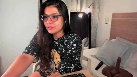 IG Yojanagomez  online show from March 5, 2:25 am