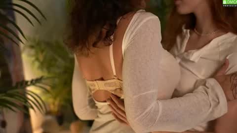 Snapshot of miafleur chatting on September 9, 11:43 am Mia online show from September 9, 11:43 am