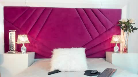 miahantonelli online show from December 4, 3:00 pm