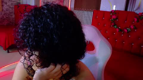 MIA VELEZ online show from April 9, 5:11 am