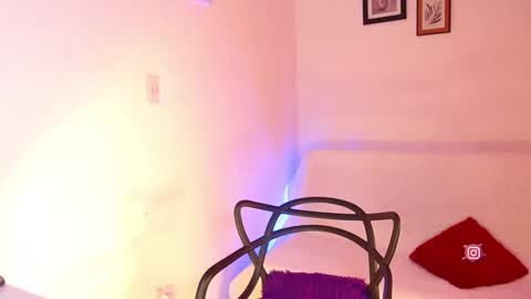 Mia online show from February 17, 9:03 am